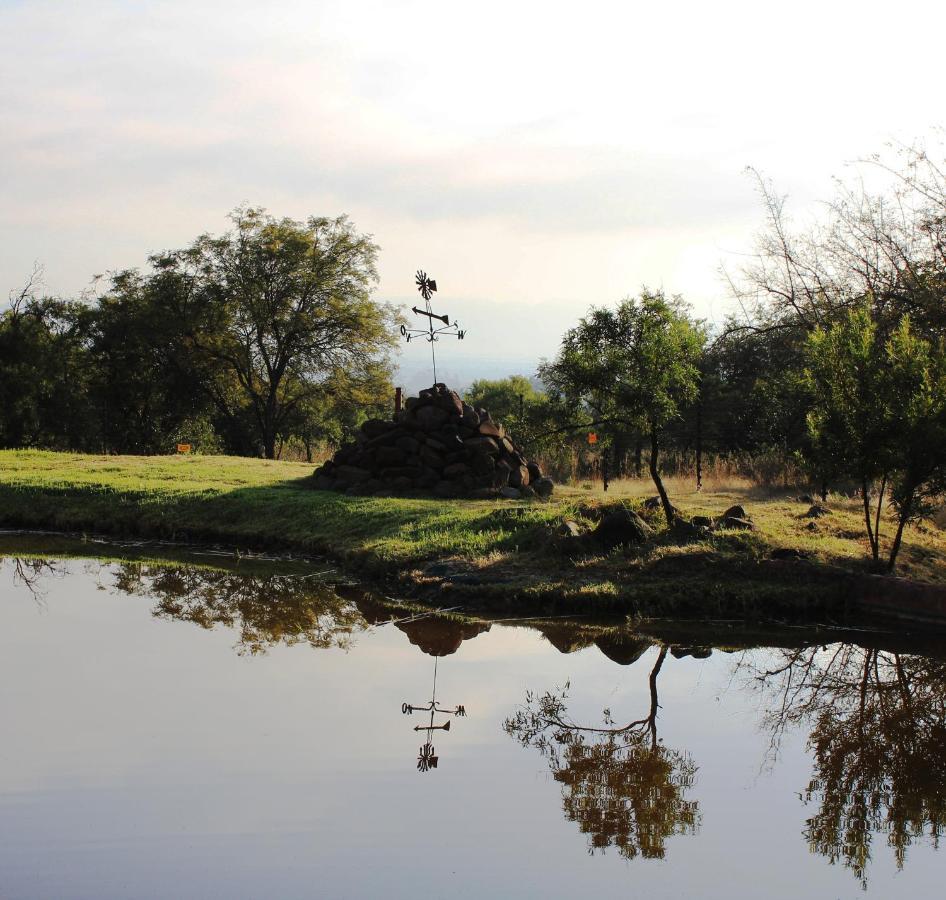 Karee & Wild Olive Guest Lodge Hekpoort Exterior photo